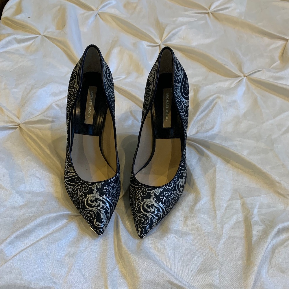 NWOB Michael Kors Collection Black/Silver Print Pumps sz 38.5